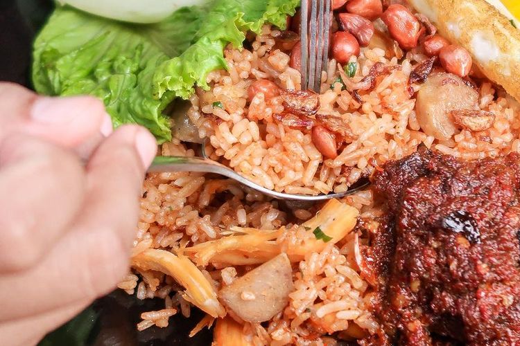 Nasi Goreng Juanda Ngasem: Rasa yang Bikin Cilacap Bergetar